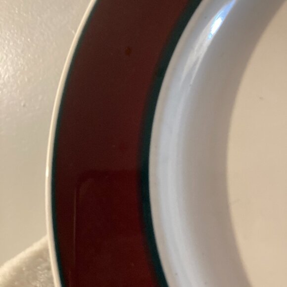 Nancy Calhoun "Fusions Raspberry" 10-3/4" Dinner Plate - Picture 2 of 4